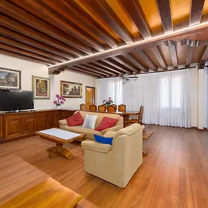 https://giulia-house.hotelinveneto.com